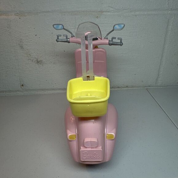 2016 Barbie Vespa Scooter Pink & Yellow DVX56 Mattel - Picture 4 of 8
